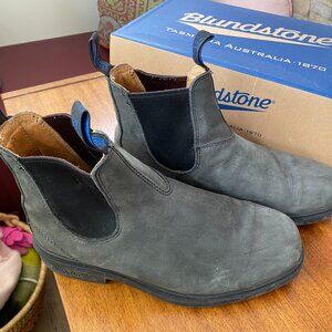 Unisex Waterproof Blundstone Boots in Rustic Black